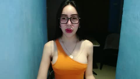 Snapshot of sexy_emily92 chatting on January 11, 12:43 pm sexy_emily92 online show from January 11, 12:43 pm
