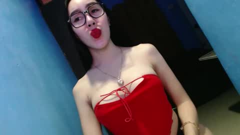 Snapshot of sexy_emily92 chatting on January 18, 2:43 pm sexy_emily92 online show from January 18, 2:43 pm