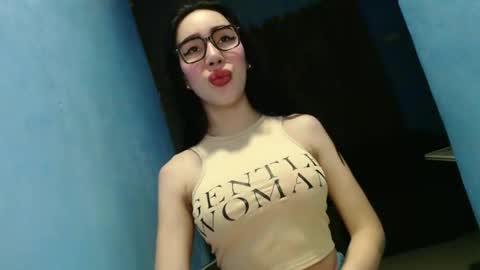 Snapshot of sexy_emily92 chatting on February 8, 9:51 pm sexy_emily92 online show from February 8, 9:51 pm