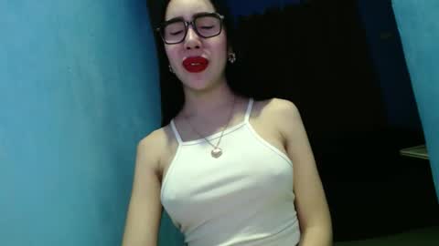 Snapshot of sexy_emily92 chatting on February 22, 9:52 am sexy_emily92 online show from February 22, 9:52 am