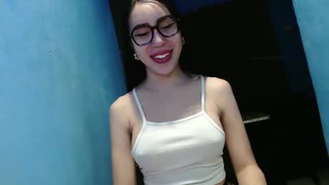 Snapshot of sexy_emily92 chatting on February 24, 11:41 am sexy_emily92 online show from February 24, 11:41 am