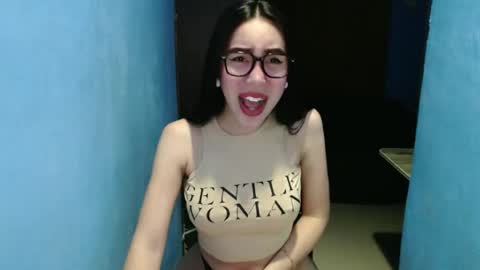 Snapshot of sexy_emily92 chatting on March 3, 12:22 pm sexy_emily92 online show from March 3, 12:22 pm