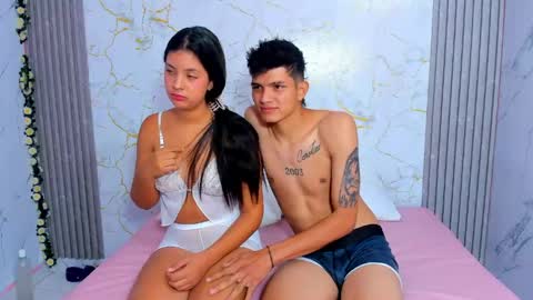 Snapshot of sexy_girls_extremes chatting on March 24, 1:32 am sexy_girls_extremes online show from March 24, 1:32 am