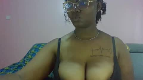 Snapshot of sexy_helle chatting on September 29, 6:18 am sexy_helle online show from September 29, 6:18 am