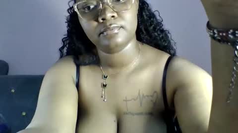 Snapshot of sexy_helle chatting on April 21, 3:24 am sexy_helle online show from April 21, 3:24 am