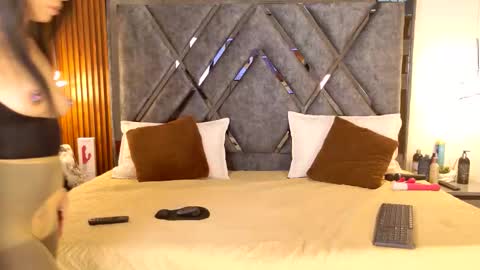 Snapshot of sexy_hot_milf_ chatting on December 17, 7:31 pm Dafne online show from December 17, 7:31 pm