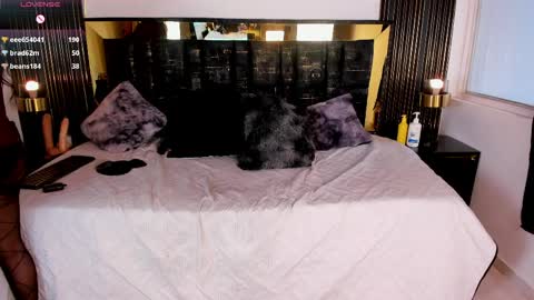 Snapshot of sexy_hot_milf_ chatting on April 25, 1:41 pm Dafne online show from April 25, 1:41 pm
