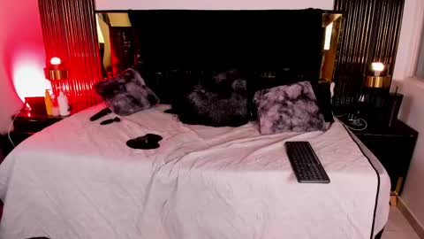 Snapshot of sexy_hot_milf_ chatting on May 2, 5:01 am Dafne online show from May 2, 5:01 am