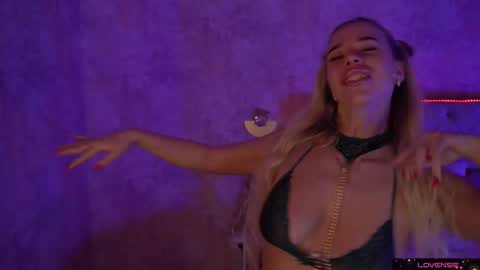 Snapshot of sexy_ira chatting on February 22, 5:55 am Ira online show from February 22, 5:55 am