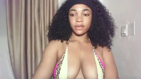 Snapshot of sexy_kitty881 chatting on October 17, 8:11 pm Sexy kitty881 online show from October 17, 8:11 pm