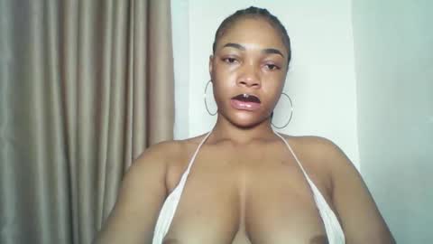 Snapshot of sexy_kitty881 chatting on December 23, 7:06 am Sexy kitty881 online show from December 23, 7:06 am