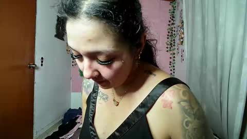 sexy lolas online show from December 1, 1:10 am