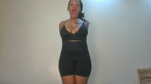 sexy_lyna online show from May 4, 8:38 pm