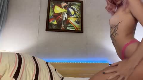 Snapshot of sexy_misses19 chatting on April 17, 4:32 pm Ellie Mia online show from April 17, 4:32 pm