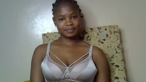 Molyne online show from May 13, 5:05 am