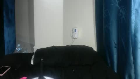 Snapshot of sexy_pigeon chatting on March 30, 10:00 pm sexy pigeon online show from March 30, 10:00 pm