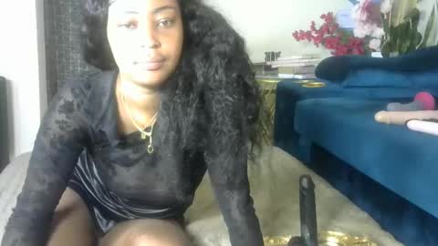 Snapshot of sexy_pigeon chatting on April 17, 12:19 pm sexy pigeon online show from April 17, 12:19 pm