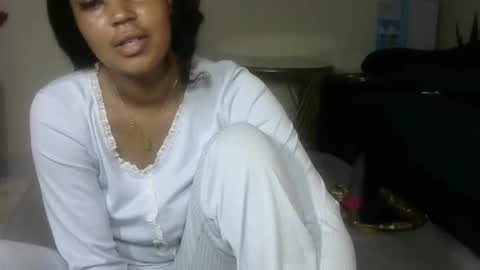 Snapshot of sexy_pigeon chatting on April 29, 7:34 am sexy pigeon online show from April 29, 7:34 am