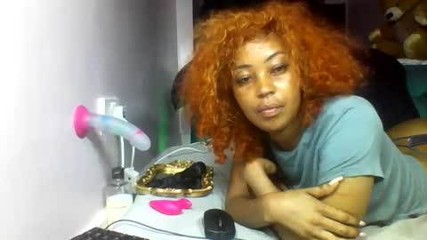 Snapshot of sexy_pigeon chatting on May 9, 10:04 pm sexy pigeon online show from May 9, 10:04 pm