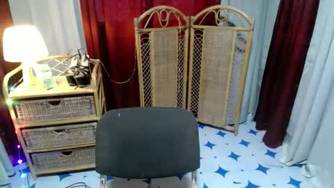 Snapshot of sexy_pussy143 chatting on March 27, 7:14 am angela online show from March 27, 7:14 am