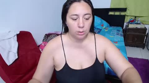 Snapshot of sexy_ticki chatting on January 4, 1:21 am janel online show from January 4, 1:21 am