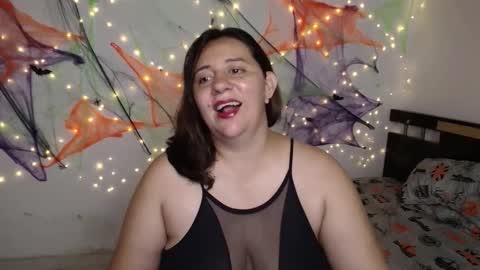 Snapshot of sexy_ticki chatting on October 31, 4:02 am janel online show from October 31, 4:02 am