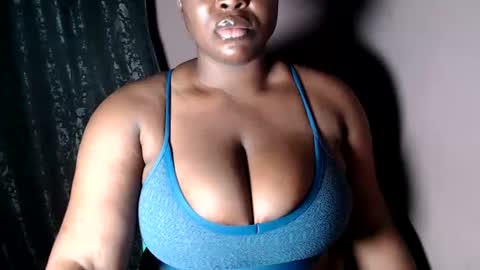 Snapshot of sexy_wet_ria chatting on June 22, 5:32 pm ria online show from June 22, 5:32 pm