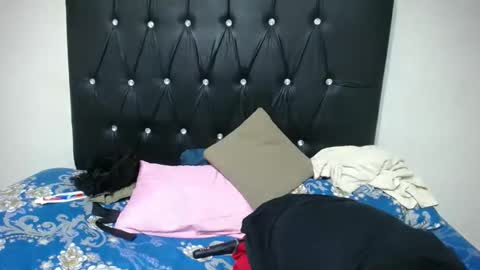 Snapshot of sexyangeliqua chatting on December 1, 7:03 pm sexyangeliqua online show from December 1, 7:03 pm