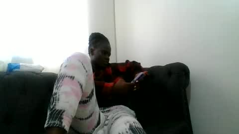yvonne online show from May 15, 9:27 am