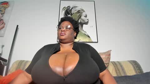 Snapshot of sexyblackhugetits chatting on January 28, 3:47 am sexyblackhugetits online show from January 28, 3:47 am