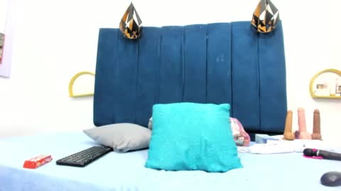 Snapshot of sexybrown_2005 chatting on February 17, 12:32 am sexybrown_2005 online show from February 17, 12:32 am