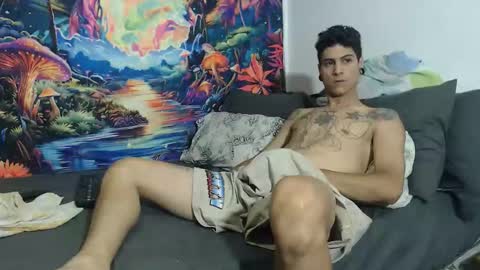 Snapshot of sexydarkhunter2 chatting on April 6, 11:16 pm Mike online show from April 6, 11:16 pm