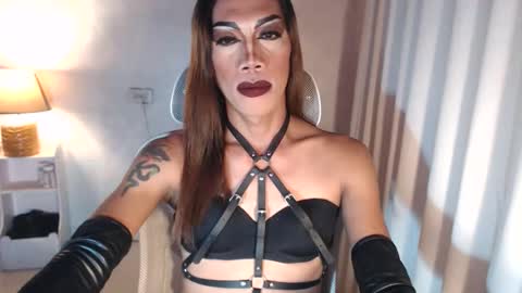 Snapshot of sexydevine_34 chatting on December 21, 1:13 am Devine online show from December 21, 1:13 am