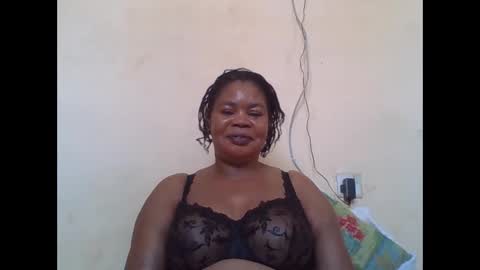 Snapshot of sexydove2 chatting on October 18, 7:31 am EMILY online show from October 18, 7:31 am