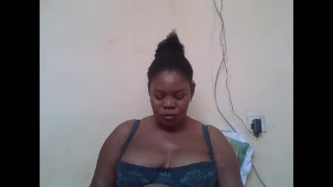 Snapshot of sexydove2 chatting on October 23, 7:29 am EMILY online show from October 23, 7:29 am