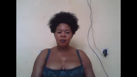 Snapshot of sexydove2 chatting on October 27, 7:01 am EMILY online show from October 27, 7:01 am