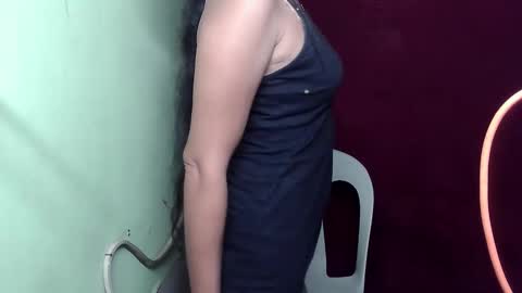 Snapshot of sexyemie29 chatting on February 3, 6:51 am sexyemie29 online show from February 3, 6:51 am