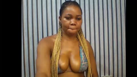 Snapshot of sexyeye368293 chatting on October 29, 12:24 am sexyeye368293 online show from October 29, 12:24 am