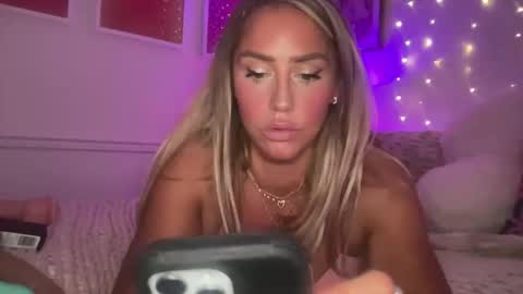 Snapshot of sexygoodvibebabe69 chatting on April 8, 11:21 am Ashley Love online show from April 8, 11:21 am