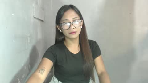 Snapshot of sexyguinevere chatting on March 3, 5:35 am Guine3 online show from March 3, 5:35 am