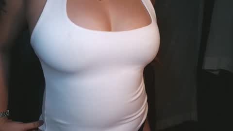 Snapshot of sexyheartyy chatting on April 12, 5:40 pm Heart online show from April 12, 5:40 pm