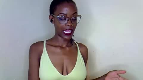 Snapshot of sexyhollymontana1111 chatting on March 9, 7:34 am SexyHollyMontana1111 online show from March 9, 7:34 am