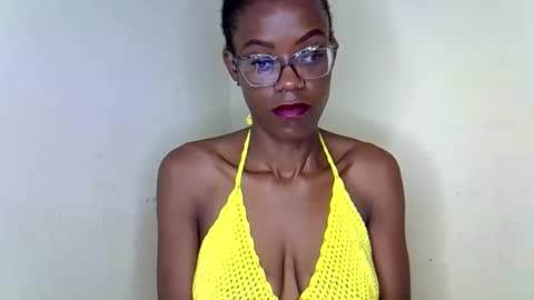 Snapshot of sexyhollymontana1111 chatting on March 14, 7:47 am SexyHollyMontana1111 online show from March 14, 7:47 am