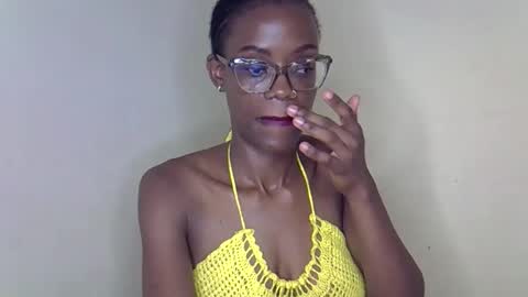 Snapshot of sexyhollymontana1111 chatting on March 14, 7:52 pm SexyHollyMontana1111 online show from March 14, 7:52 pm