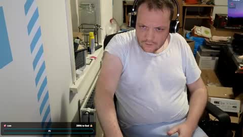 Snapshot of sexyhotboy87 chatting on December 23, 5:17 am Henry online show from December 23, 5:17 am