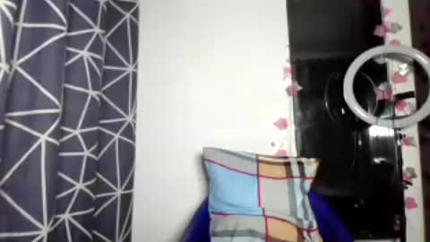 malia online show from August 4, 7:49 pm