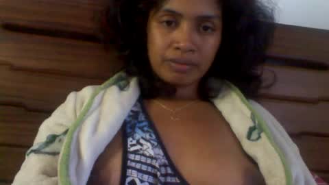 Snapshot of sexylarra12 chatting on July 4, 8:09 am sexylarra12 online show from July 4, 8:09 am