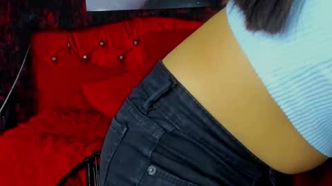 laura online show from December 22, 11:33 am