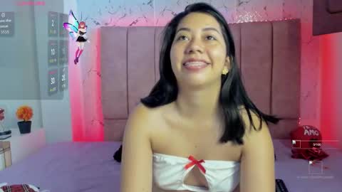 Snapshot of sexylaurita4u chatting on October 15, 3:34 pm laura online show from October 15, 3:34 pm