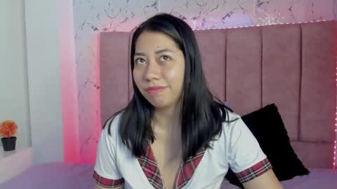 Snapshot of sexylaurita4u chatting on October 24, 2:13 pm laura online show from October 24, 2:13 pm